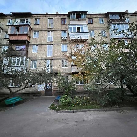apartment near metro station Darnitsa Kiev Esterno foto