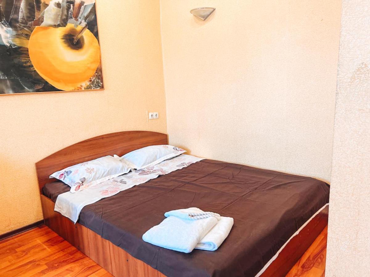apartment near metro station Darnitsa Kiev Esterno foto