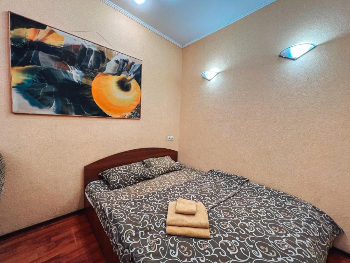 apartment near metro station Darnitsa Kiev Esterno foto