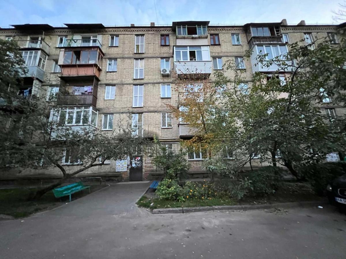 apartment near metro station Darnitsa Kiev Esterno foto