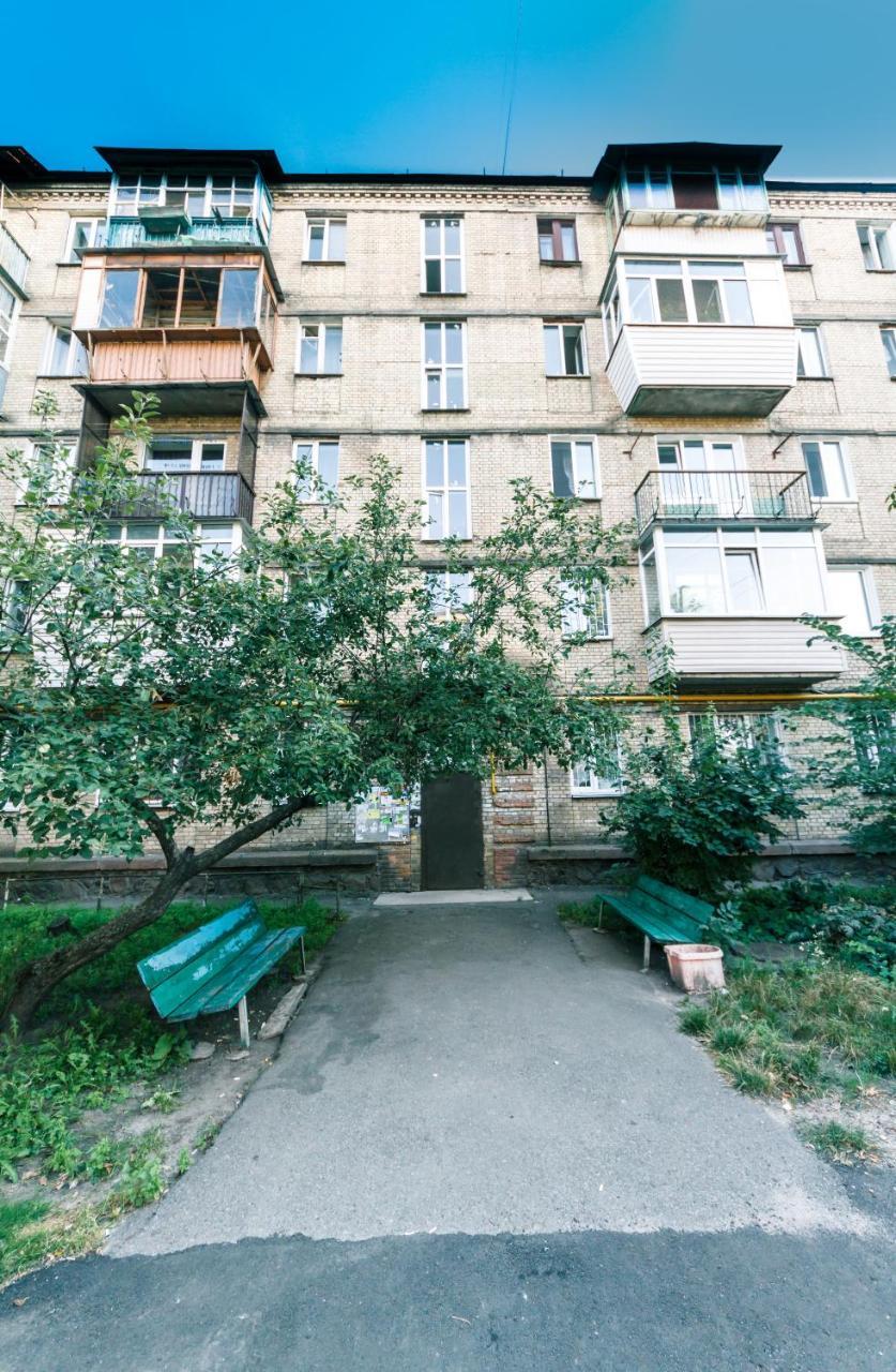 apartment near metro station Darnitsa Kiev Esterno foto